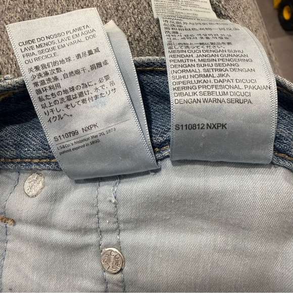 Levi’s High Loose Wide Leg Women’s Jeans in Let’s Stay In - Medium Wash 31 - Picture 6 of 9